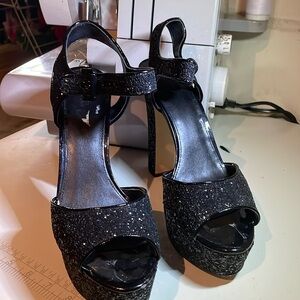 Micheal lord 6 inches glitter shoes for any occasion.